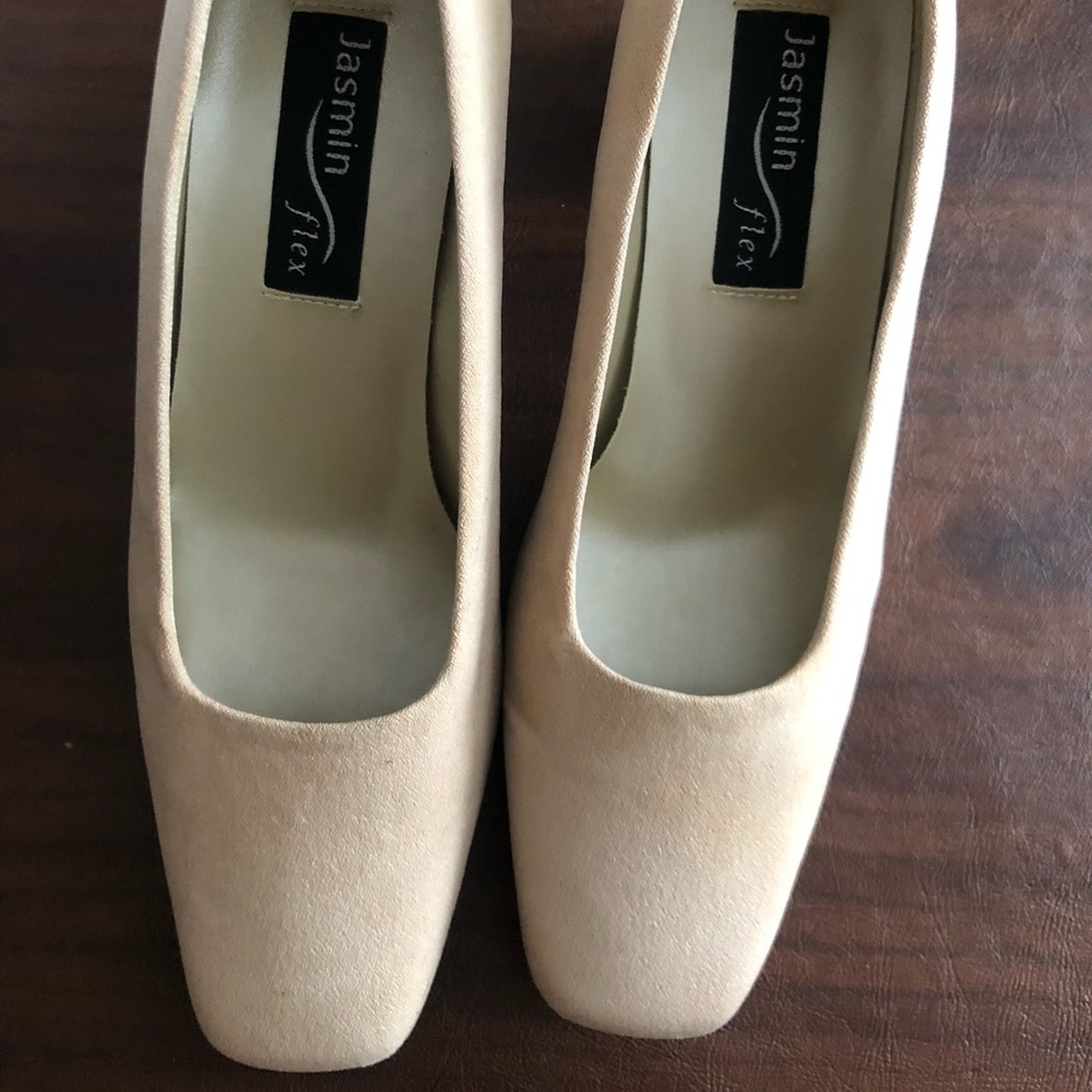 COPY - Size 8 tan heels. Jasmin flex. Fabric